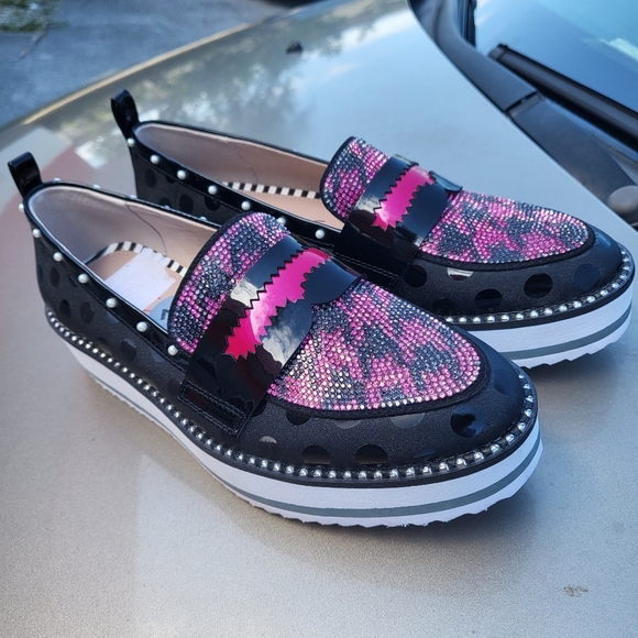 Betsey Johnson Shoes - Betsey Johnson Maxton Black & Pink Platform Loafer Size 7